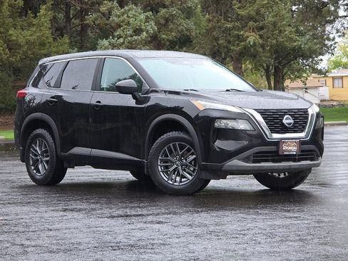 Used 2023 Nissan Rogue S image 2