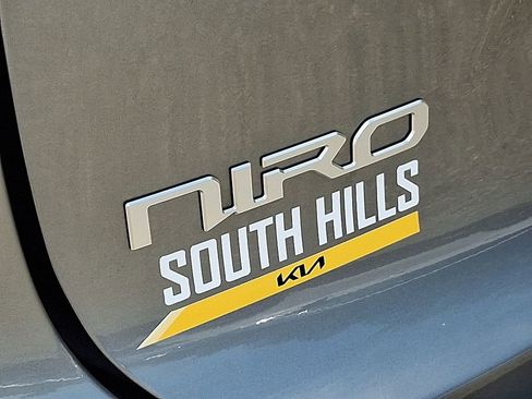 New 2025 Kia Niro EX image 21