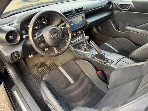 Used 2024 Toyota GR86 Premium image 2