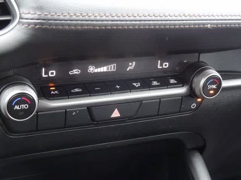 Used 2024 MAZDA MAZDA3 s FWD image 25