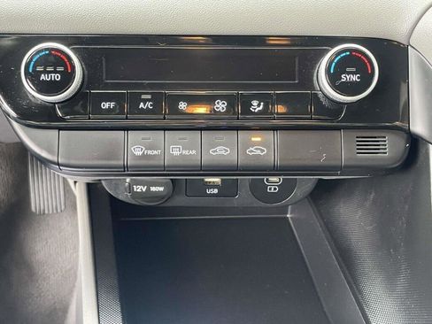 Used 2024 Hyundai Elantra SEL FWD image 25