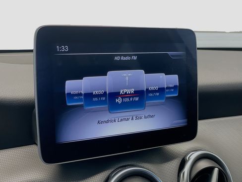 Used 2020 Mercedes-Benz GLA 250 w/ Premium Package image 10