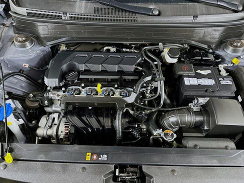 Used 2025 Hyundai Venue SEL FWD image 32