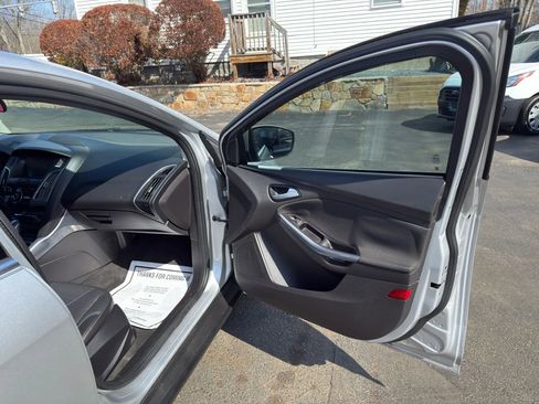 Used 2014 Ford Focus Titanium FWD image 18