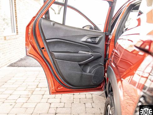 Used 2024 Chevrolet Trax RS w/ Sunroof Package FWD image 32