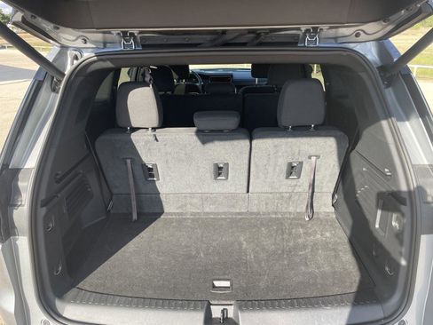 Used 2025 GMC Acadia Elevation image 32