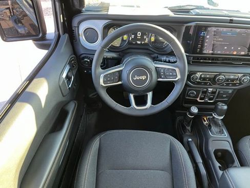 Used 2025 Jeep Wrangler Unlimited Sahara w/ Safety Group image 13