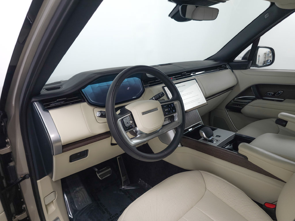 Used 2025 Land Rover Range Rover SE AWD/4WD image 8