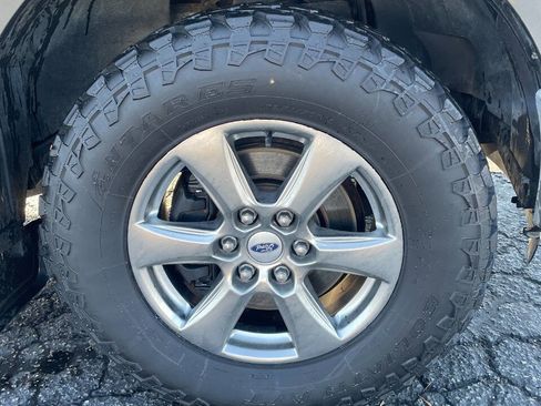 Used 2017 Ford F150 XLT w/ Trailer Tow Package image 9