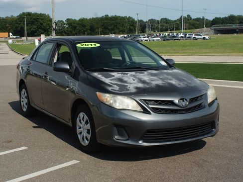 Used 2011 Toyota Corolla LE FWD image 2