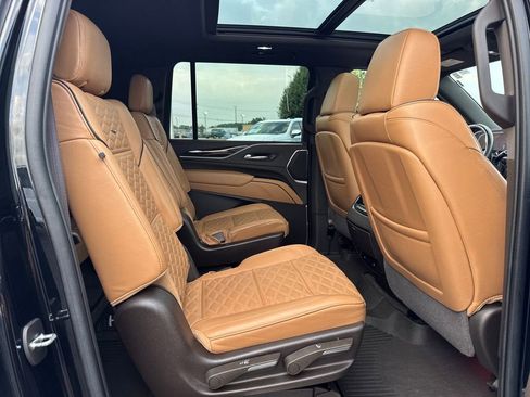 Used 2022 Cadillac Escalade ESV Premium Luxury w/ LPO, Floor Liner Package AWD/4WD image 15