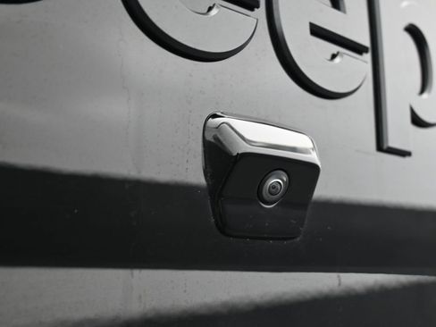 Used 2024 Jeep Gladiator Sport w/ Premium Package image 33