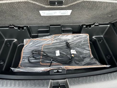 Used 2025 GMC Acadia AT4 image 31