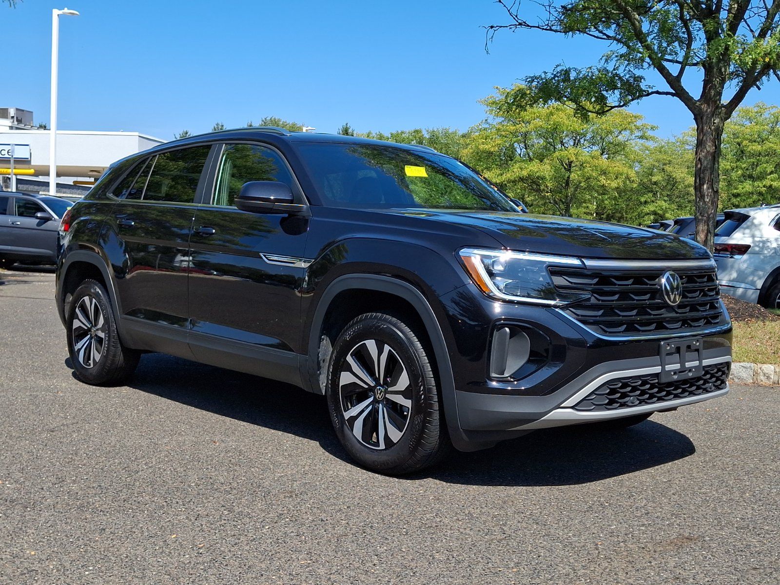 Certified 2024 Volkswagen Atlas Cross Sport SE FWD image 1
