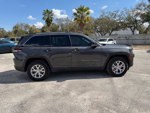 Certified 2022 Jeep Grand Cherokee Limited w/ Trailer Tow Prep Group (B) image 7