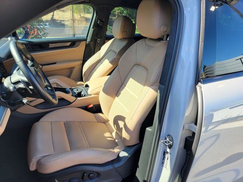 Certified 2024 Porsche Cayenne S AWD/4WD image 5