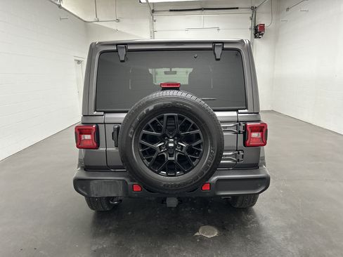 Used 2021 Jeep Wrangler Unlimited Sahara AWD/4WD image 8