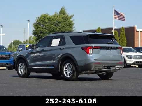 Used 2025 Ford Explorer Active w/ Active Comfort Package RWD image 5
