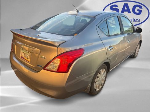 Used 2014 Nissan Versa SV image 3