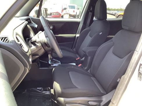 Used 2021 Jeep Renegade Latitude FWD image 8