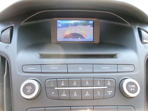 Used 2017 Ford Focus SE image 16