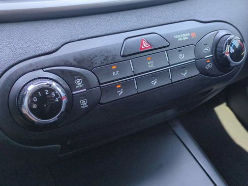 Used 2019 Kia Sorento FWD image 16