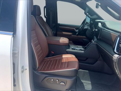 Certified 2025 GMC Sierra 2500 Denali Ultimate AWD/4WD image 9
