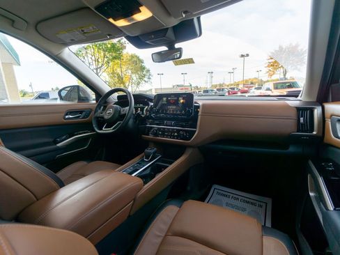 Used 2024 Nissan Pathfinder Platinum w/ Cargo Package image 29