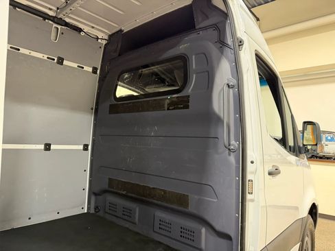 Used 2020 Mercedes-Benz Sprinter 2500 image 27