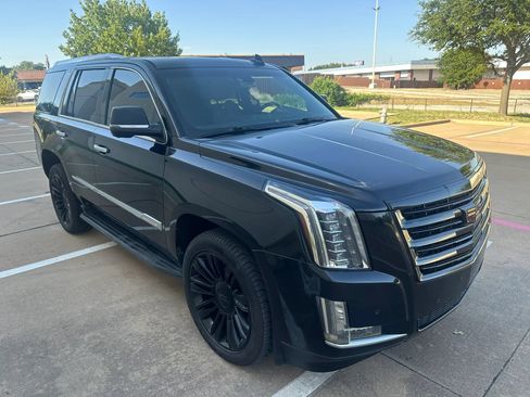 Used 2015 Cadillac Escalade Platinum AWD/4WD image 4