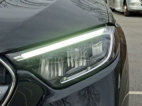 Certified 2025 Mercedes-Benz GLC 300 4MATIC image 9