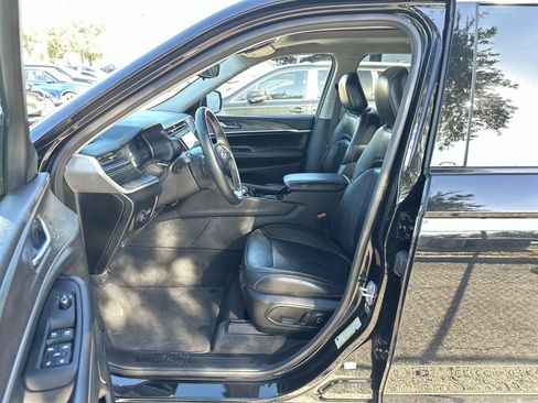 Used 2021 Jeep Grand Cherokee L Limited AWD/4WD image 2