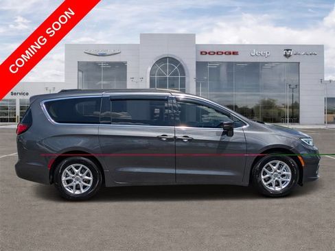 Certified 2022 Chrysler Pacifica Touring-L FWD image 2