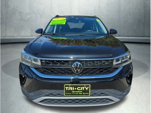 Used 2023 Volkswagen Taos SE w/ Black Wheel Package image 11