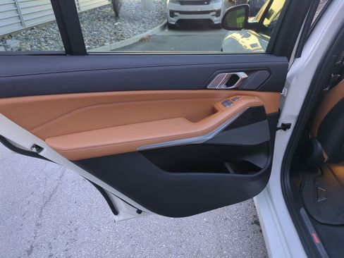 Used 2022 BMW X7 xDrive40i w/ Premium Package image 30