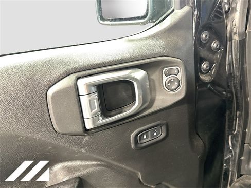 Used 2023 Jeep Gladiator Sport image 18