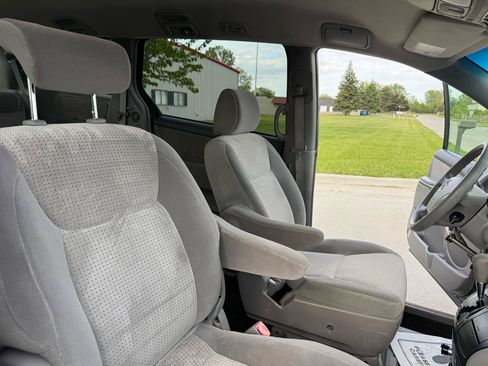 Used 2007 Toyota Sienna CE FWD image 25