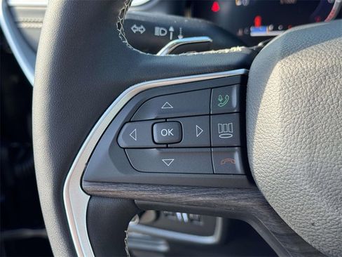 Used 2025 Jeep Grand Cherokee L Limited w/ Luxury Tech Group II image 23