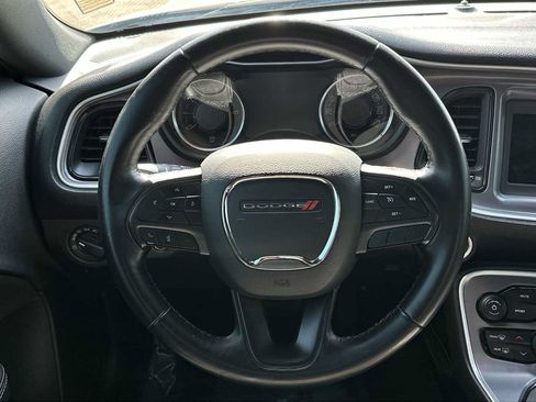 Used 2019 Dodge Challenger SXT RWD image 27