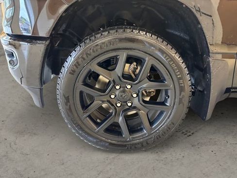 Used 2023 RAM 1500 Laramie AWD/4WD image 15