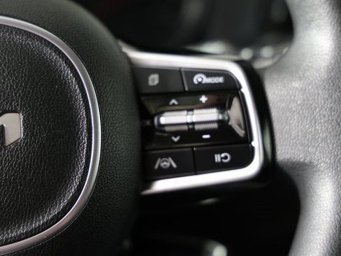 Used 2023 Kia Sorento LX image 15