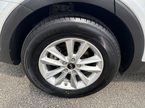 Used 2020 Kia Sorento L FWD image 17
