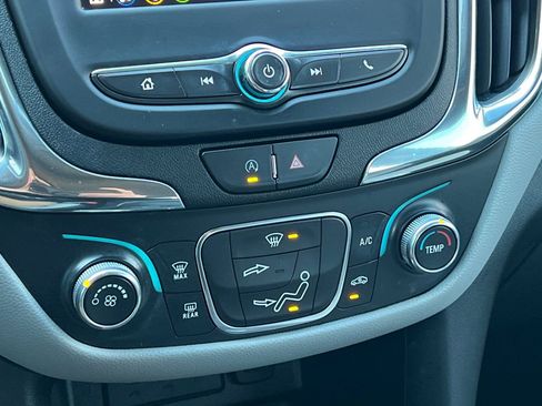 Used 2022 Chevrolet Equinox LS w/ LS Convenience Package image 27