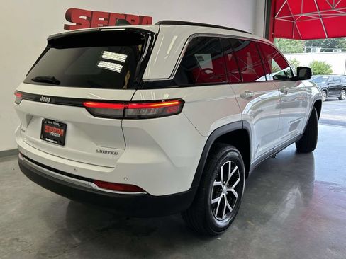 Used 2024 Jeep Grand Cherokee Limited AWD/4WD image 3
