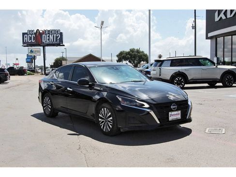 Used 2024 Nissan Altima 2.5 SV w/ SV Premium Package AWD/4WD image 3