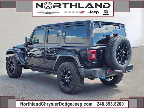 Used 2024 Jeep Wrangler Unlimited Sahara AWD/4WD image 2