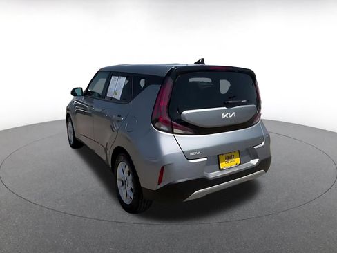 Used 2025 Kia Soul LX w/ LX Technology Package FWD image 11
