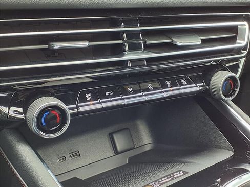 New 2026 Chevrolet Traverse Z71 w/ Driver Confidence Package image 21