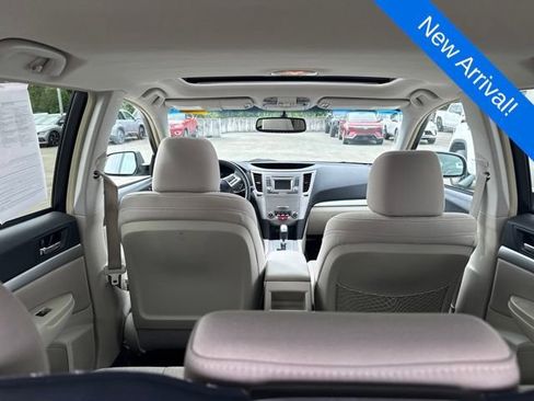 Used 2014 Subaru Outback 2.5i Premium w/ Moonroof Package AWD/4WD image 10