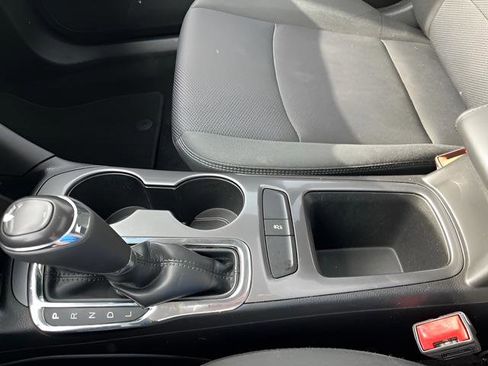 Used 2017 Chevrolet Cruze LT w/ Sun And Sound Package FWD image 19